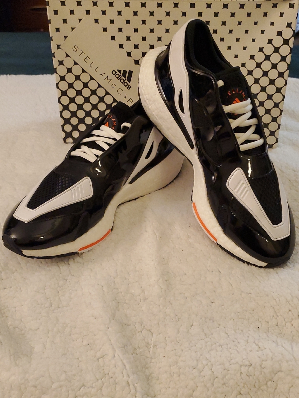 Adidas by Stella McCartney Ultraboost 22 -SZ 9- Black & White w/Orange accents
